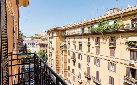 Angelico: Cielo, Costruzione, Finestra, Urban Design, Casa, Pianta, Legna, Zona Residenziale, Immobiliare, Condominio