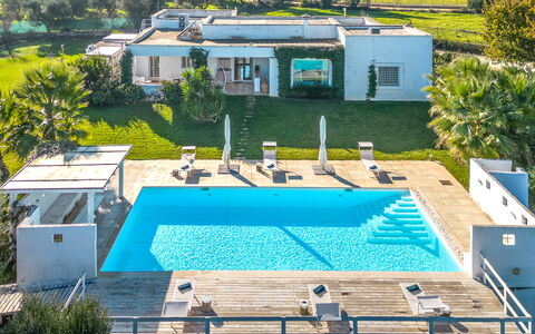 Masseriola Di Puglia: Pianta, Costruzione, Finestra, Verde, Azzurro, Piscina, Acqua, Architettura, Shade, Albero