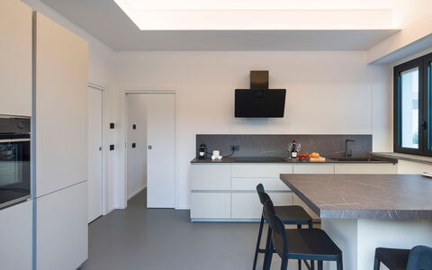 Villa Decoro - Mascali, Sicilia: Cabinetry, Mobilia, Tavolo, Controsoffitto, Finestra, Legna, Cucina, Interior Design