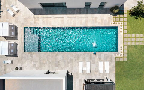 Villa Duetto - Siracusa, Sicilia: Proprietà, Costruzione, Azzurro, Rettangolo, Interior Design, Pavimentazione, Rubinetto, Lavello, Legna, Pavimento