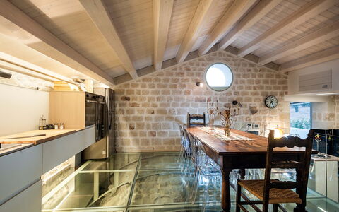 Casa Masseria - Scicli, Sicilia: Cabinetry, Tavolo, Legna, Costruzione, Cucina, Pavimentazione, Pavimento, Controsoffitto, Fascio, Latifoglie
