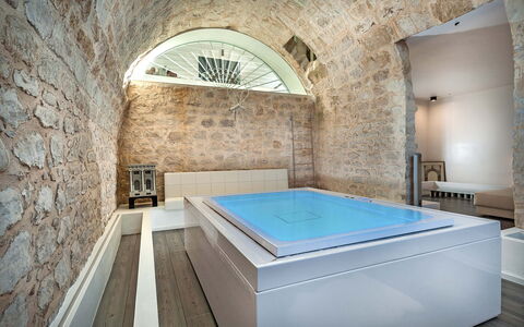 Casa Masseria - Scicli, Sicilia: Proprietà, Costruzione, Finestra, Azzurro, Tavolo, Legna, Piscina, Architettura, Interior Design, Pavimento