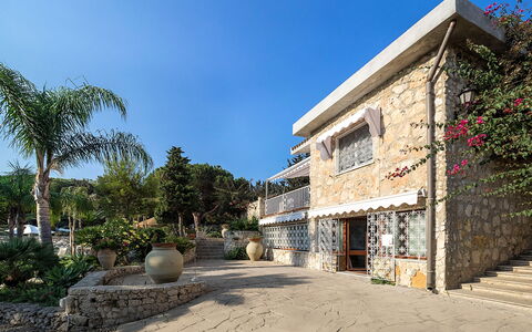 Villa Diamante - Siracusa, Sicilia: Cielo, Pianta, Costruzione, Proprietà, Finestra, Albero, Casa, Arecales, Paesaggio, Immobiliare