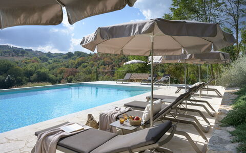 Nocellara Spereto Apartment With Pool, Montaione: Acqua, Pianta, Nube, Proprietà, Cielo, Piscina, Azzurro, Shade, Mobili Da Esterno, Ombrello