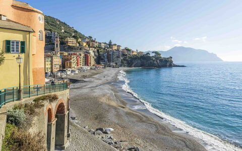 Spacious Apartment In Sori With Large Terrace - So: Acqua, Cielo, Nube, Costruzione, Azzurro, Finestra, Montagna, Legna, Luce Del Sole, Spiaggia