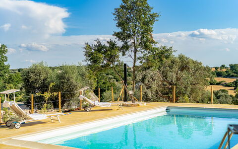 Trulli Di Grieco: Acqua, Nube, Cielo, Piscina, Pianta, Shade, Albero, Mobili Da Esterno, Tempo Libero, Immobiliare