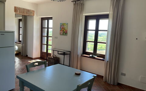 Casa 'il Nocciolo': Tavolo, Proprietà, Mobilia, Finestra, Ventilatore, Costruzione, Legna, Sedia, Interior Design