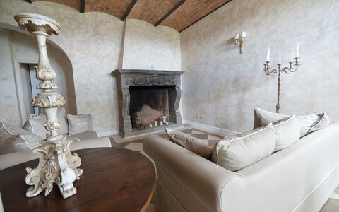 Luxury Villa Con Spa e Panorama a 40 Min Da Roma: Cornice, Mobilia, Proprietà, Divano, Costruzione, Legna, Interior Design, Tavolo, Casa, Soggiorno