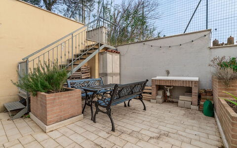 Casale Al Mare: Pianta, Proprietà, Costruzione, Legna, Tavolo, Manto Stradale, Architettura, Albero, Sedia, Mobili Da Esterno