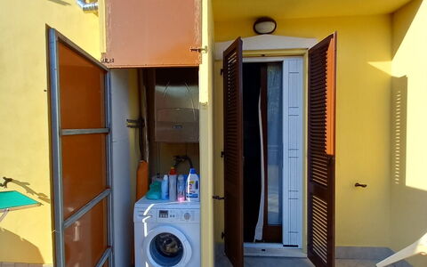 Casale Al Mare: Lavatrice, Costruzione, Asciugatrice, Lavanderia, Porta, Shade, Legna, Parete, Immobiliare, Casa