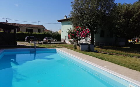 Franco House With Pool: Piscina, Ricorrere, Tempo Libero, Hacienda, Mobili Da Esterno, Backyard, Shade, Estate, Villa, Terme