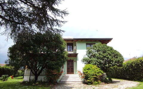 Franco House With Pool: Pianta, Cielo, Costruzione, Proprietà, Nube, Finestra, Albero, Lotto, Casa, Paesaggio