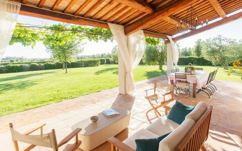 Villa Sant'andrea: Pianta, Mobilia, Tavolo, Proprietà, Sedia, Legna, Albero, Shade, Mobili Da Esterno, Portico