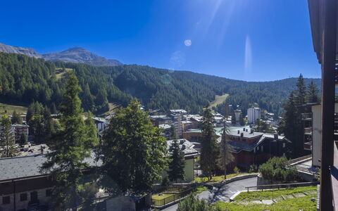 Masserini View Apartment: Paesaggio, Hill Station, Catena Montuosa, Pendenza, Larice, Alpi, Valle, Paesino Di Montagna, Cresta