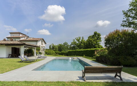 Casa del Marchese, Pool, Wifi, Castell' Arquato: Nube, Cielo, Acqua, Pianta, Proprietà, Panchina, Costruzione, Piscina, Shade, Mobili Da Esterno