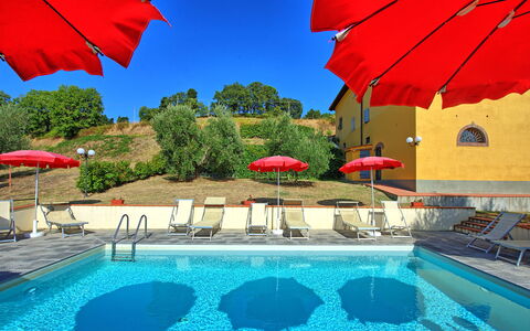 Casalta: Acqua, Cielo, Proprietà, Pianta, Blu, Luce, Piscina, Azzurro, Verde, Natura