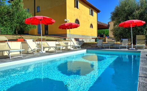 Casalta: Acqua, Pianta, Proprietà, Piscina, Costruzione, Ombrello, Azzurro, Albero, Cielo, Shade