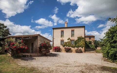 Villa San Giovanni: Nube, Cielo, Pianta, Fiore, Costruzione, Finestra, Porta, Casa, Villetta, Albero