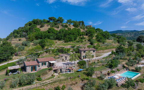 Casale Della Torre: Nube, Pianta, Cielo, Comunita 'Impianto, Costruzione, Montagna, Ecoregione, Paesaggio Naturale, Casa, Albero