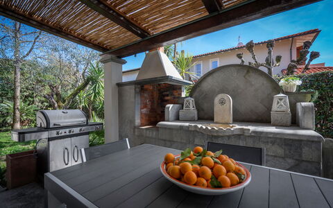 Villa Le Fontanelle In Forte Dei Marmi With Ac: Cibo, Proprietà, Pianta, Costruzione, Tavolo, Cielo, Interior Design, Architettura, Shade, Legna