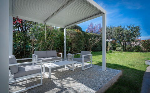 Villa Le Fontanelle In Forte Dei Marmi With Ac: Pianta, Cielo, Shade, Mobili Da Esterno, Albero, Sedia, Immobiliare, Zona Residenziale, Paesaggio, Tempo Libero