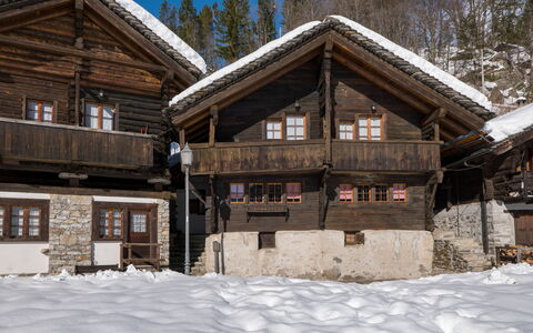 Incanto Walser Apartments Testa: Costruzione, Neve, Finestra, Legna, Albero, Casa, Pendenza, Architettura, Porta, Villetta