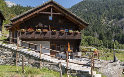 Incanto Walser Apartments Testa: Pianta, Proprietà, Cielo, Montagna, Albero, Legna, Paesaggio Naturale, Finestra, Casa, Highland