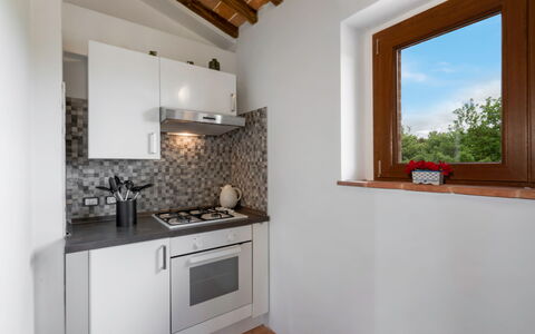 Vineyard’s Cottage With Pool, Ac, Wifi - Siena: Cabinetry, Proprietà, Controsoffitto, Legna, Finestra, Interior Design, Illuminazione, Pavimentazione, Pavimento, Elettrodomestico Da Cucina