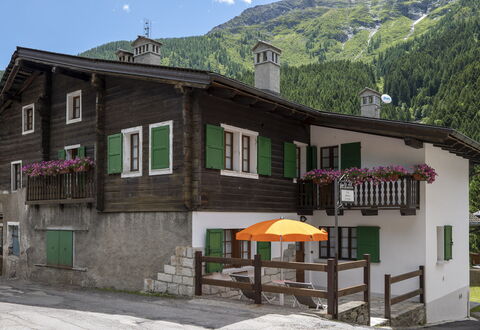 Incanto Walser Apartments Ronco: Costruzione, Proprietà, Finestra, Cielo, Pianta, Montagna, Casa, Villetta, Zona Residenziale, Quartiere