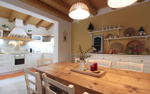 Oasi Casamaras, Brenta River, Wifi, Ac: Controsoffitto, Cabinetry, Proprietà, Mobilia, Cucina, Tavolo, Legna, Illuminazione, Interior Design, Elettrodomestico Da Cucina