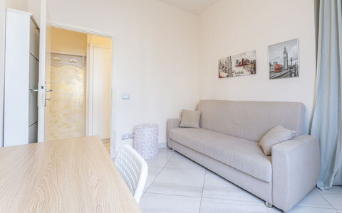 Leandro's House Near Thermal Baths: Comfort, Divano, Legna, Cornice, Pavimentazione, Pavimento, Soggiorno, Latifoglie