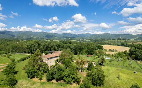 Casa Mirandola: Nube, Cielo, Pianta, Proprietà, Verde, Montagna, Albero, Paesaggio Naturale, Vegetazione, Lotto