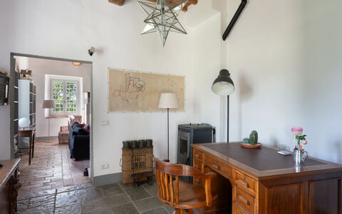 Casa Mirandola: Tavolo, Mobilia, Proprietà, Cornice, Legna, Illuminazione, Interior Design, Pianta Della Casa, Pavimento