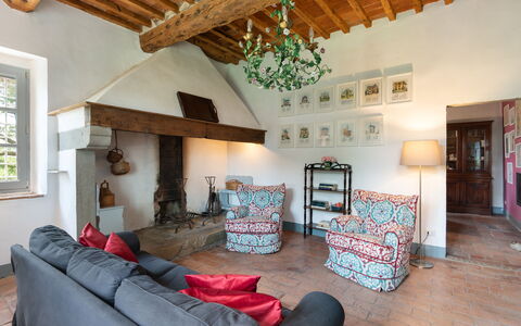 Casa Mirandola: Costruzione, Proprietà, Mobilia, Cornice, Legna, Casa, Comfort, Finestra, Illuminazione, Architettura