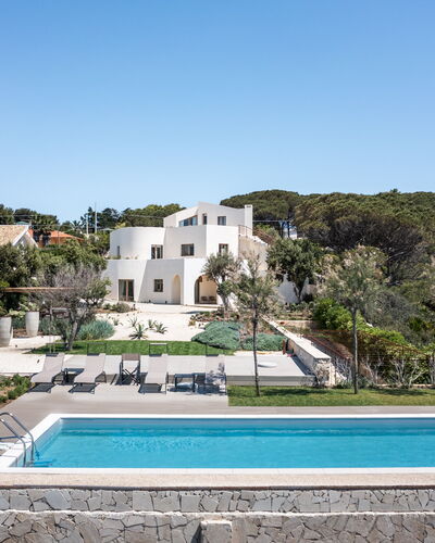 Villa Demar: Cielo, Pianta, Acqua, Costruzione, Azzurro, Finestra, Albero, Piscina, Casa, Zona Residenziale