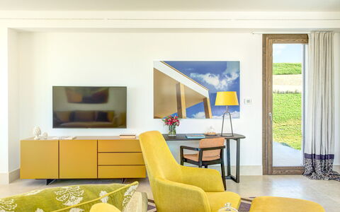 Villa Smeraldo - Sea Front | By Rocco Forte Villas: Proprietà, Mobilia, Tavolo, Divano, Soggiorno, Sedia, Giallo, Architettura, Interior Design, Legna