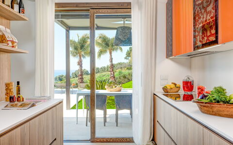 Villa Smeraldo - Sea Front | By Rocco Forte Villas: Proprietà, Pianta, Controsoffitto, Cabinetry, Azzurro, Costruzione, Tavolo, Illuminazione, Arancia, Interior Design