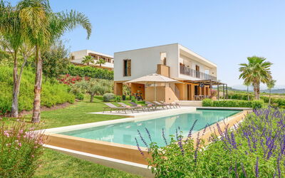 Villa Smeraldo - Sea Front | By Rocco Forte Villas: Pianta, Acqua, Proprietà, Costruzione, Cielo, Azzurro, Albero, Fiore, Architettura, Piscina