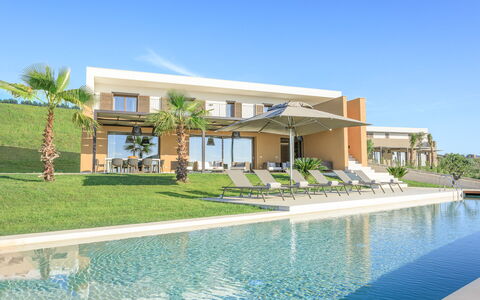 Villa Agata - Sea View | By Rocco Forte Villas: Acqua, Cielo, Proprietà, Costruzione, Pianta, Azzurro, Interior Design, Tempo Libero, Albero, Casa