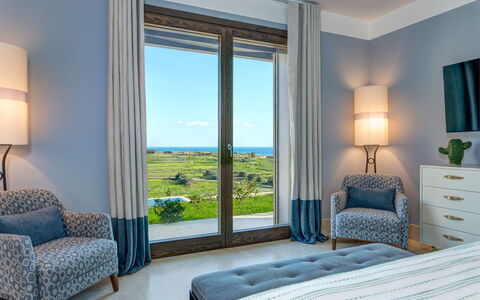 Villa Corallo - Sea Front | By Rocco Forte Villas: Costruzione, Pianta, Mobilia, Finestra, Blu, Comfort, Azzurro, Shade, Cabinetry, Interior Design
