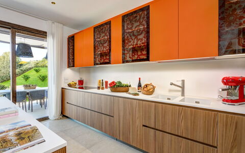 Villa Corallo - Sea Front | By Rocco Forte Villas: Cabinetry, Proprietà, Controsoffitto, Rubinetto, Cucina, Legna, Arancia, Interior Design, Finestra, Parete