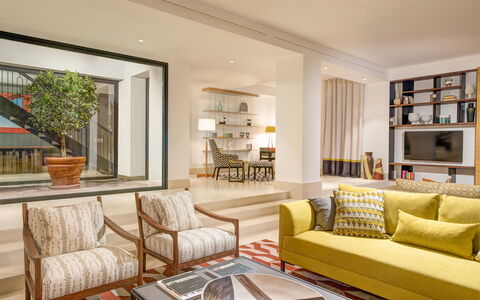 Villa Corallo - Sea Front | By Rocco Forte Villas: Tavolo, Mobilia, Divano, Cornice, Pianta, Interior Design, Divano Letto, Pavimento, Soggiorno, Pavimentazione