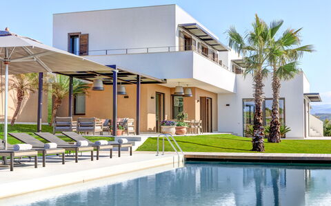 Villa Corallo - Sea Front | By Rocco Forte Villas: Acqua, Proprietà, Cielo, Costruzione, Pianta, Albero, Urban Design, Tempo Libero, Zona Residenziale, Piscina