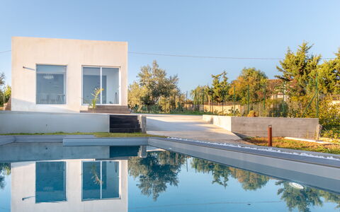 Eremita Villa Sicily: Acqua, Pianta, Cielo, Azzurro, Shade, Albero, Piscina, Corpo D'Acqua, Zona Residenziale, Tempo Libero