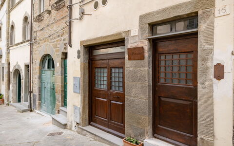 La Piccina: Finestra, Porta, Legna, Pianta, Costruzione, Facciata, Strada, Pavimentazione, Casa