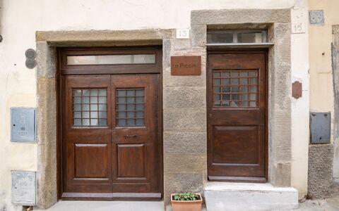 La Piccina: Marrone, Porta, Costruzione, Legna, Pianta, Porta A Casa, Finestra, Brick, Casa