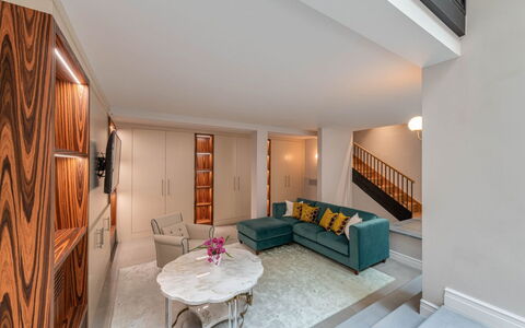 Duomo Penthouse Luxury Apartment In Florence By Pa: Tavolo, Costruzione, Proprietà, Mobilia, Divano, Comfort, Cornice, Pianta, Interior Design, Illuminazione