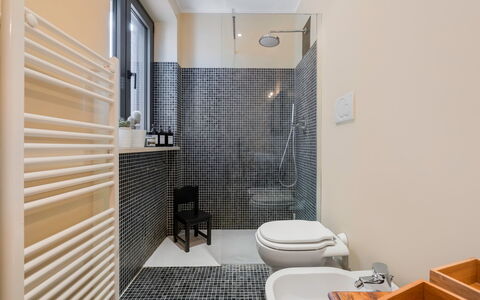 A Casa Di Camillo, Nepi, a C, Wifi: Costruzione, Idraulico Fixture, Interior Design, Bagno, Pavimento, Pavimentazione, Legna, Toilet Seat, Immobiliare