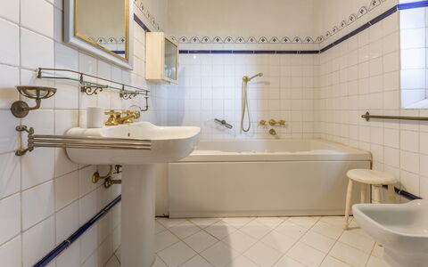 Villa Montegattoli, Pool, Landscape, Wifi, Ac: Rubinetto, Idraulico Fixture, Specchio, Lavello, Vasca Da Bagno, Lavandino Del Bagno, Bagno, Viola, Architettura