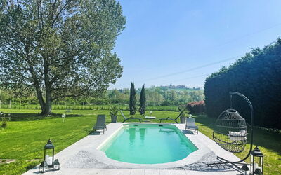 Castell' Alfero 100: Acqua, Cielo, Pianta, Piscina, Vegetazione, Albero, Urban Design, Erba, Tempo Libero, Paesaggio
